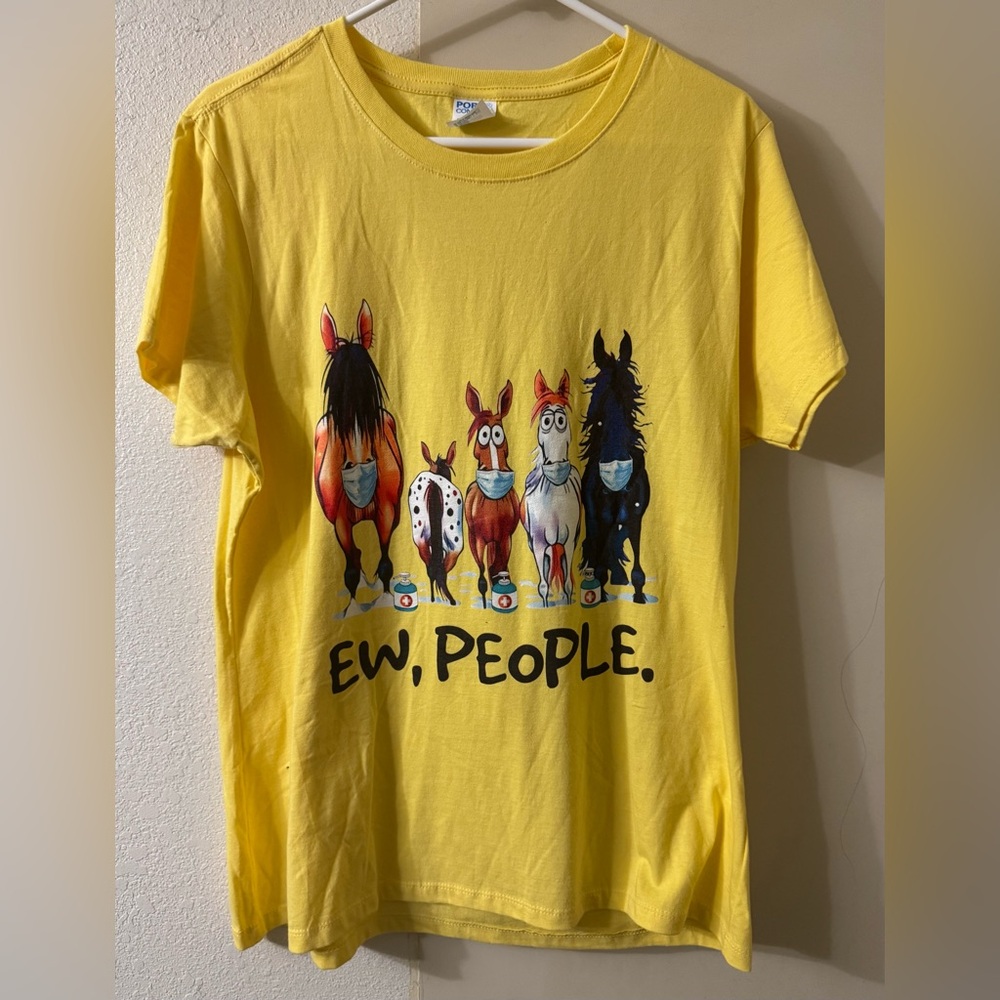 Horse t-shirt.